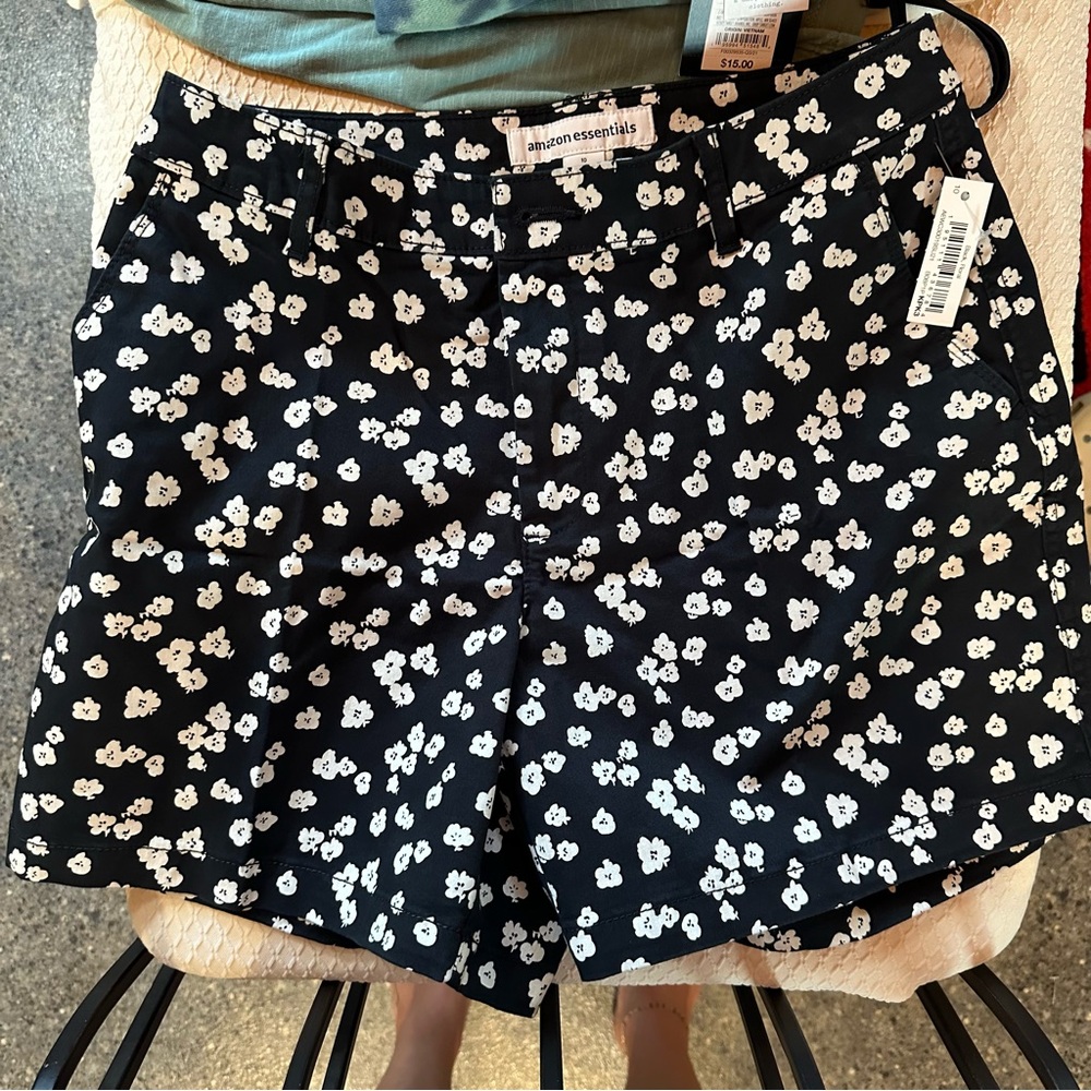 Amazon Essentials Black and White Floral Women's Shorts